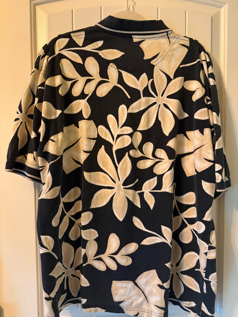 BAMBOO Cay Men's Black Polo with Cream Botanical Print. 100% cotton - Picture 5 of 7